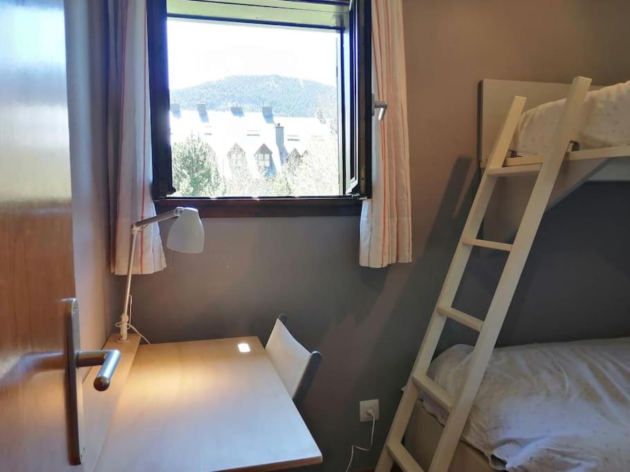 Postel nebo postele na pokoji v ubytování Amplio apartamento con jardín y piscina Herbasabina 5