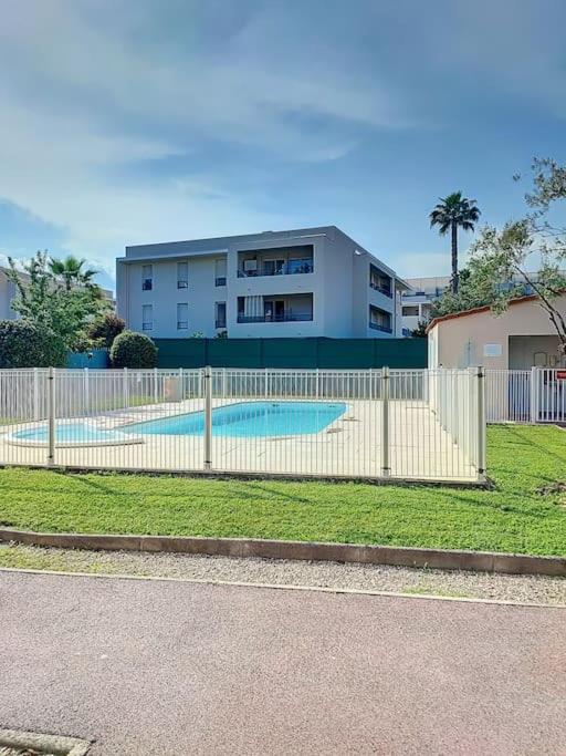 Photo de la galerie de l'établissement Superbe appartement avec Balcon- Wifi- Clim, à Cagnes-sur-Mer