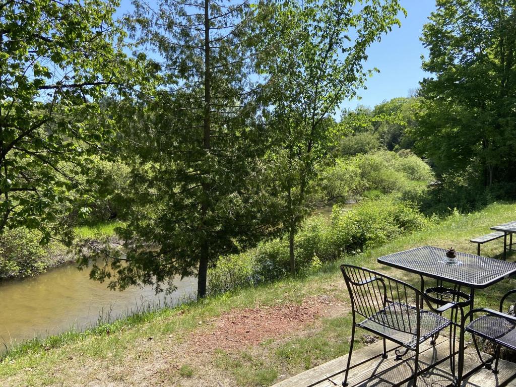 Betsie Riverside Resort - Chalet