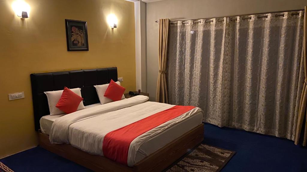 Postel nebo postele na pokoji v ubytování Hidden Gem Residency