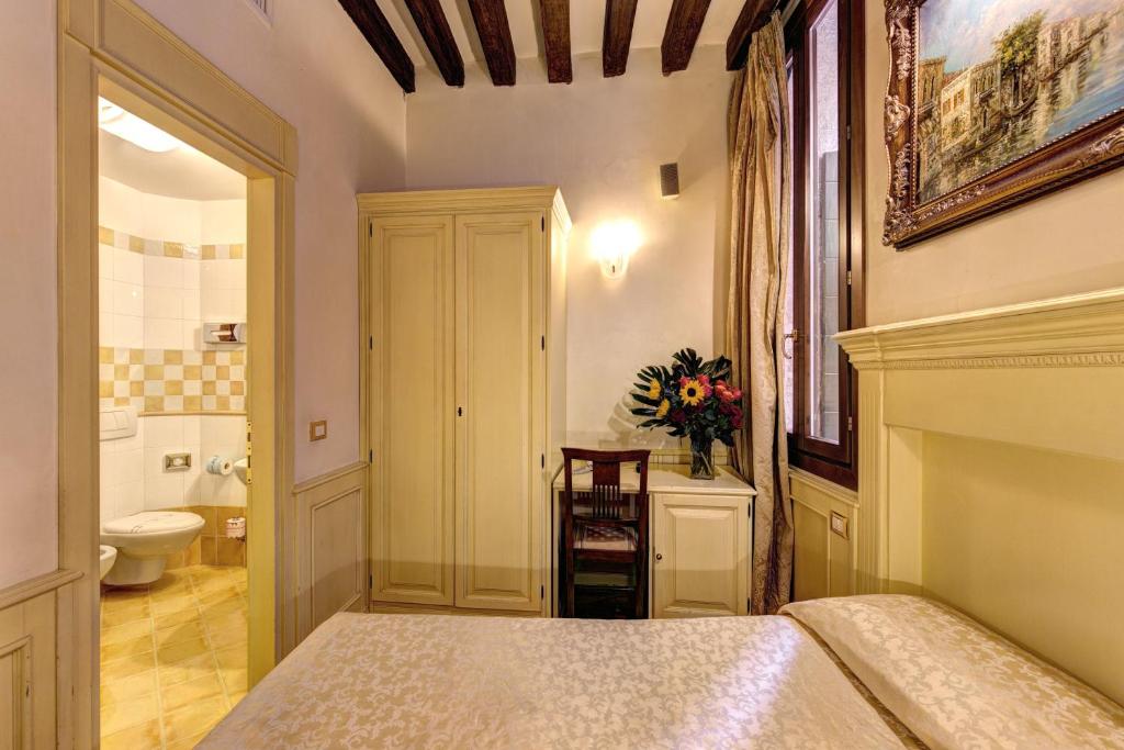 Postel nebo postele na pokoji v ubytování Palazzo La Scala