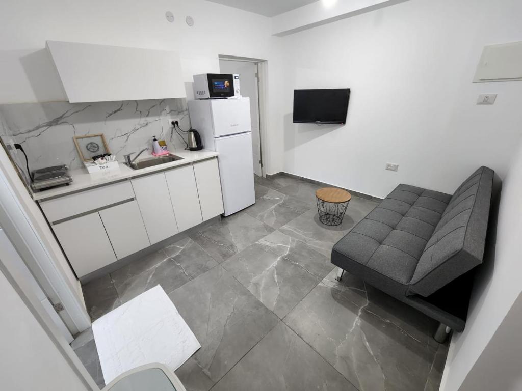 Kuchyň nebo kuchyňský kout v ubytování קסם של דירה