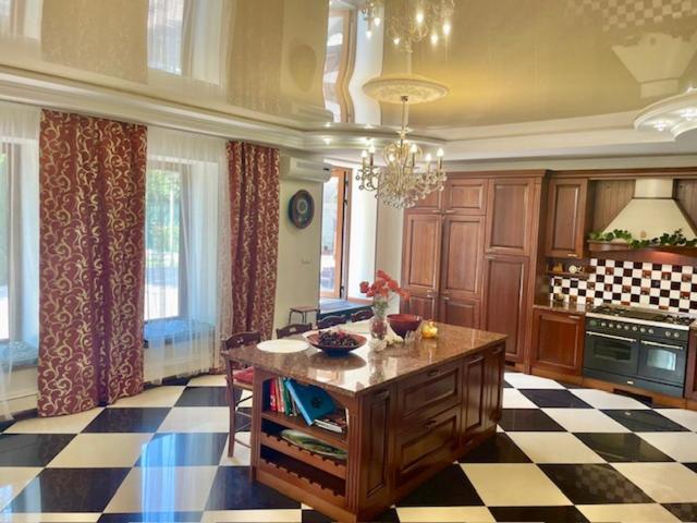 Luxurious Oasis: Exquisite Apartment with Garden, Terrace, and Stylish Amenities