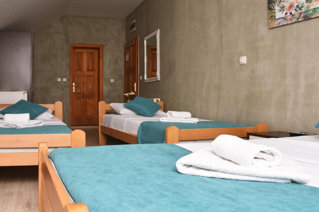 Guest House Villa Mir - Quadruple Room With Private Bathroom
