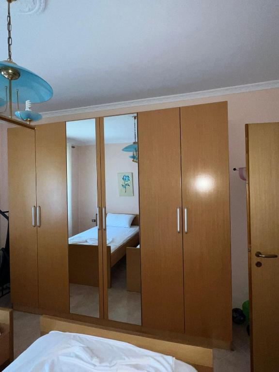 Flo Lungomare Apartment - Imazhi 8