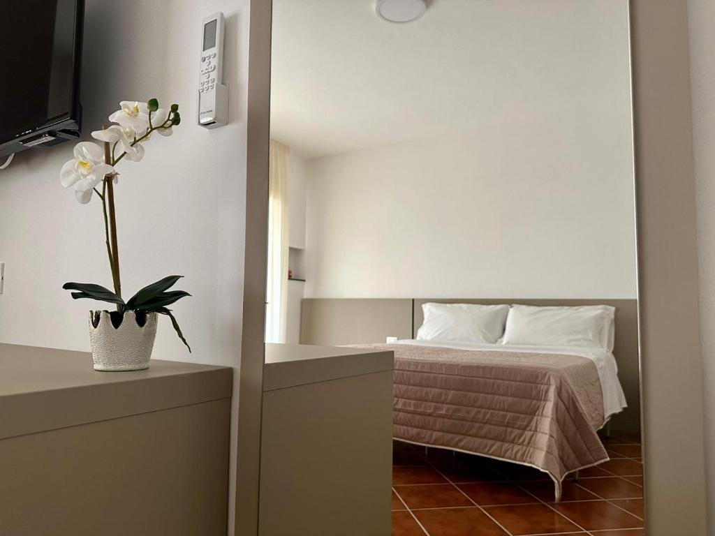a bedroom with a bed and a potted plant at Appartamento 31 H in Taormina