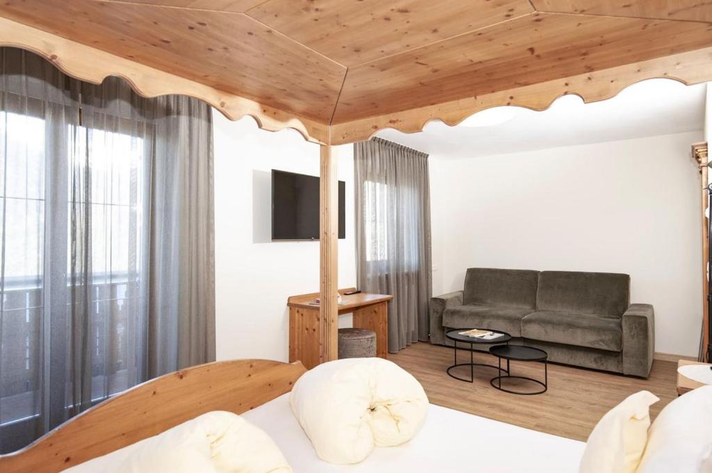 TV a/nebo společenská místnost v ubytování Hotel Pichler