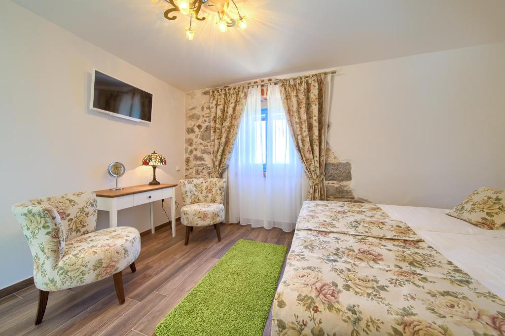 Postel nebo postele na pokoji v ubytování Luxury Villa Ive With Heated Pool, Finnish Sauna, Infrared Sauna, Pet Friendly