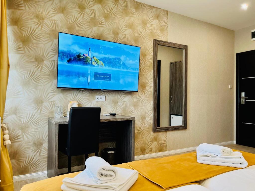 TV a/nebo společenská místnost v ubytování Side One Design Hotel Garni