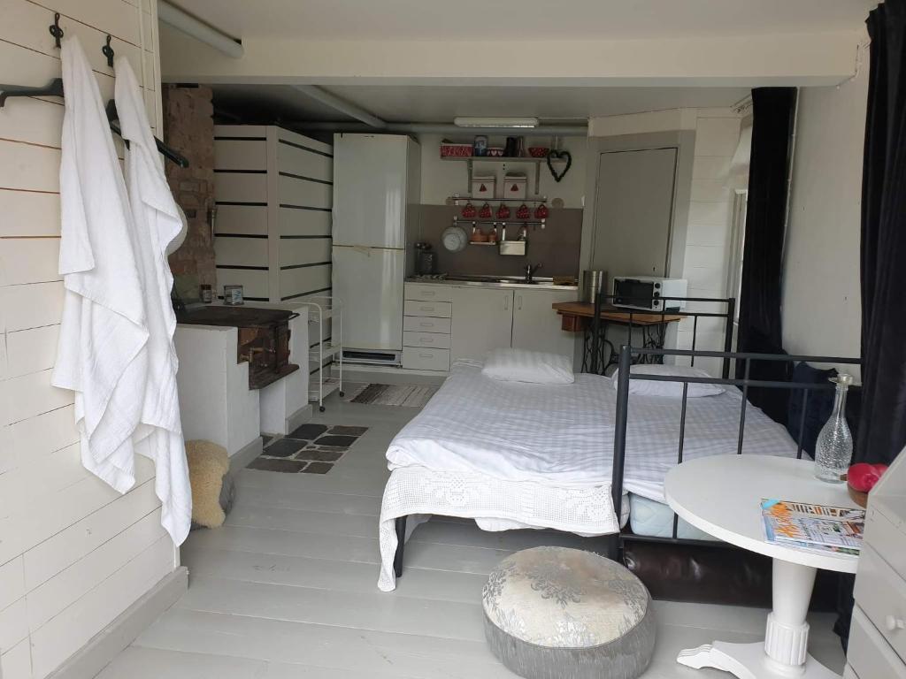 Sönerna på Nordgrenska rum med delat badrum - Housity