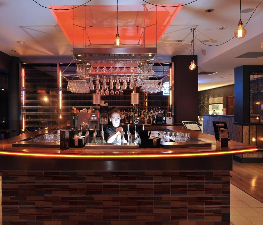 Salone o bar di Absolute Hotel Limerick