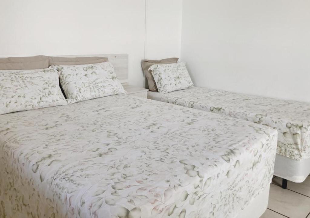 Cama ou camas em um quarto em Pousada Enseada dos Golfinhos
