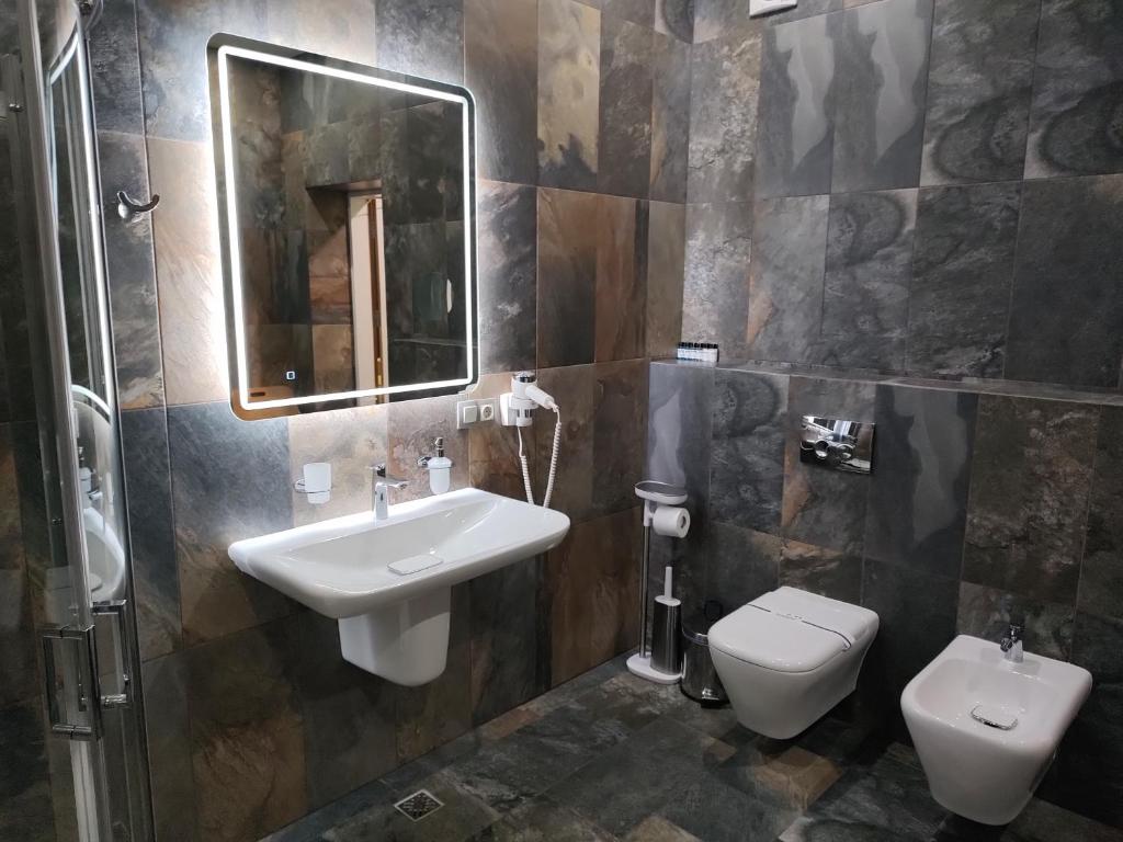 Koupelna v ubytování Molfar Resort Hotel & SPA Карпати