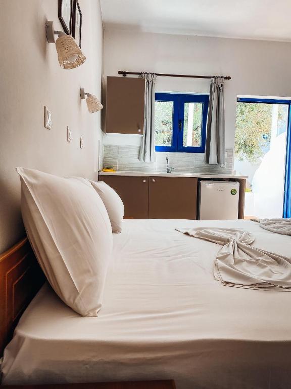 Postel nebo postele na pokoji v ubytování Lindos Athena