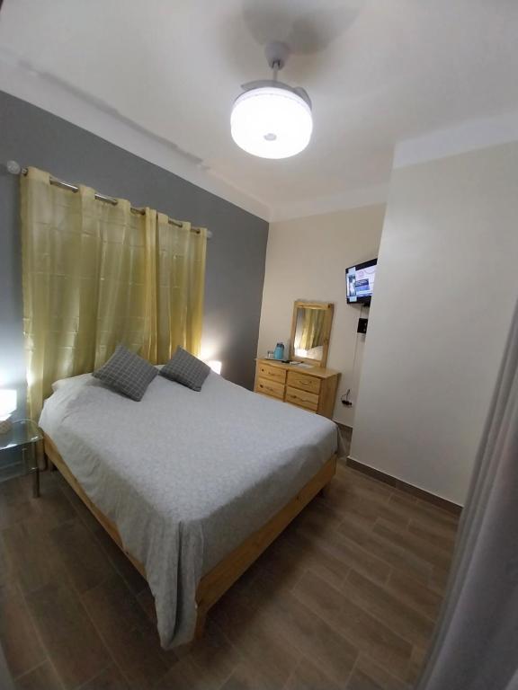 Postel nebo postele na pokoji v ubytování El Conde De Atrini