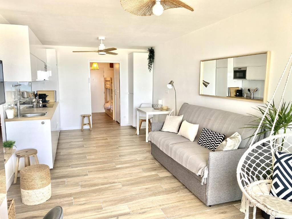 Kuchyň nebo kuchyňský kout v ubytování Appartement Elida vue mer