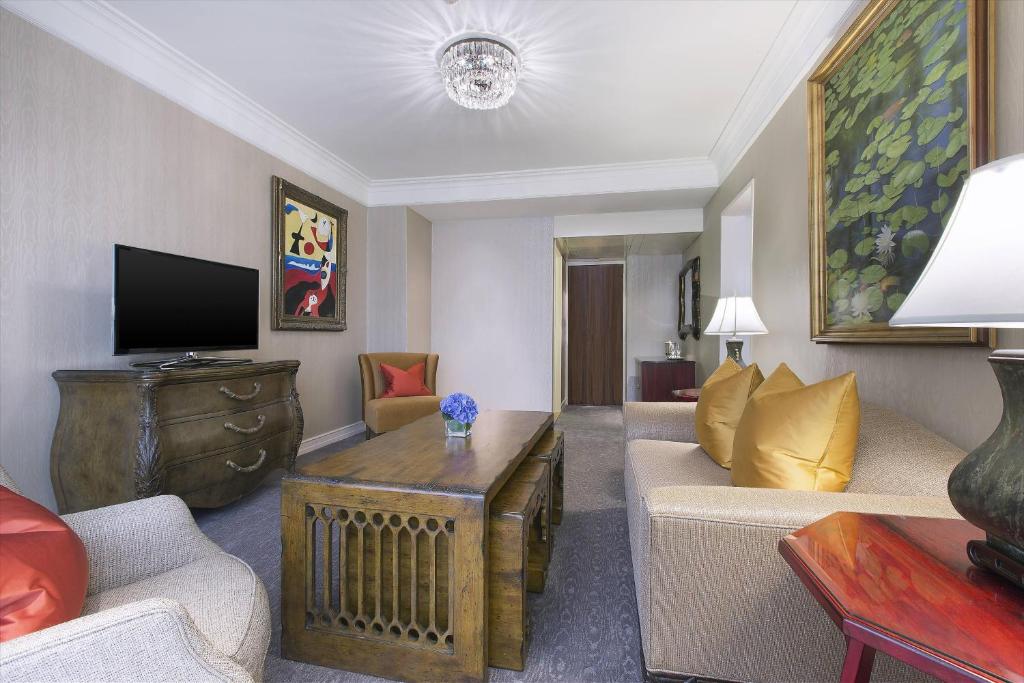 TV/trung tâm giải trí tại Sheraton Towers Singapore Hotel