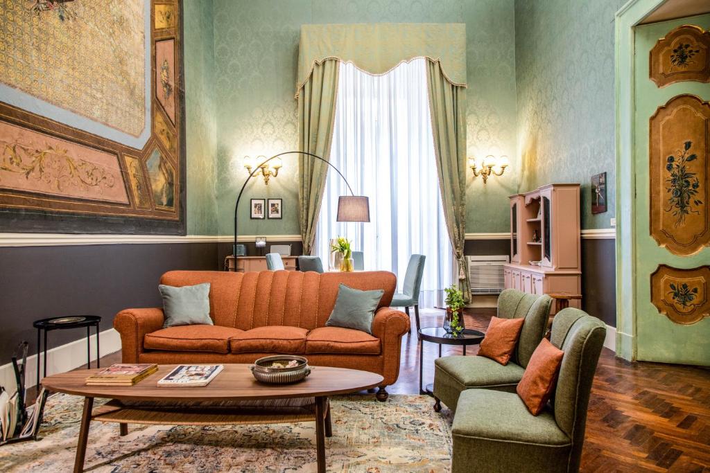 Royal Caracciolo Historic Palace Apartment - Via dei Tribunali