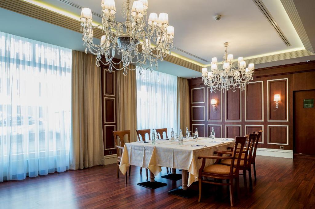 Fotografie z fotogalerie ubytování Hotel Century v Ženevě