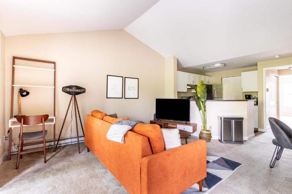 Beautiful 1BR Apartment in Beaverton w Amenities, Beaverton (updated