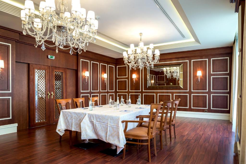 Restaurace v ubytování Hotel Century