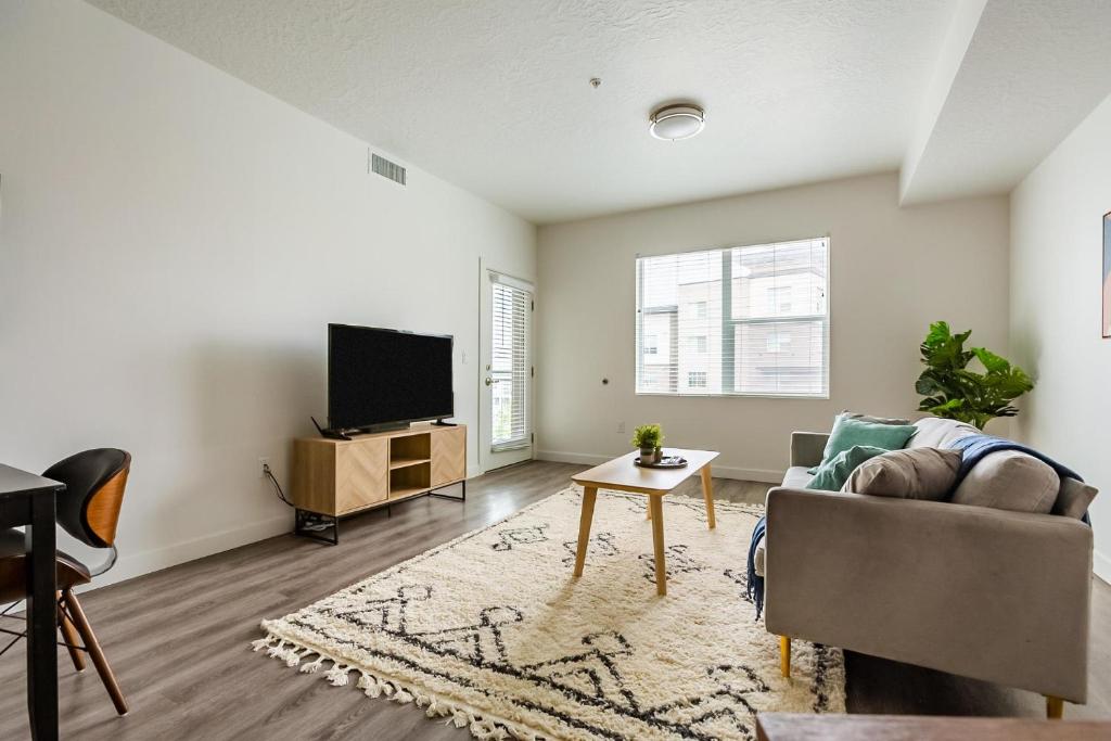Beautiful 1BR Apartment in Bluffdale, UT