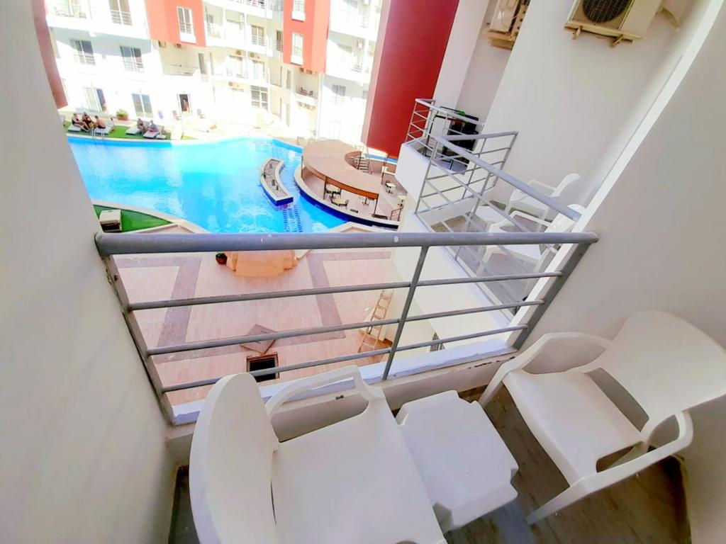 Bazén v ubytování One bedroom apartment in Aqua palm resort before Al Gouna nebo v jeho okolí
