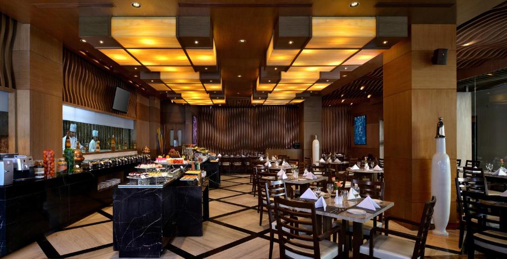 Restaurace v ubytování Radisson Resort & Spa Kandla