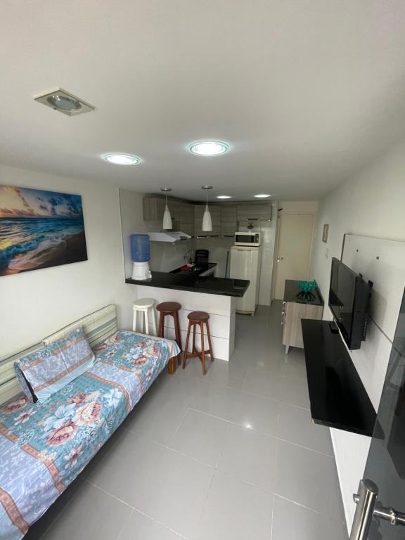 a living room with a couch and a kitchen at Apartamento na Praia de Guaibim in Guaibim