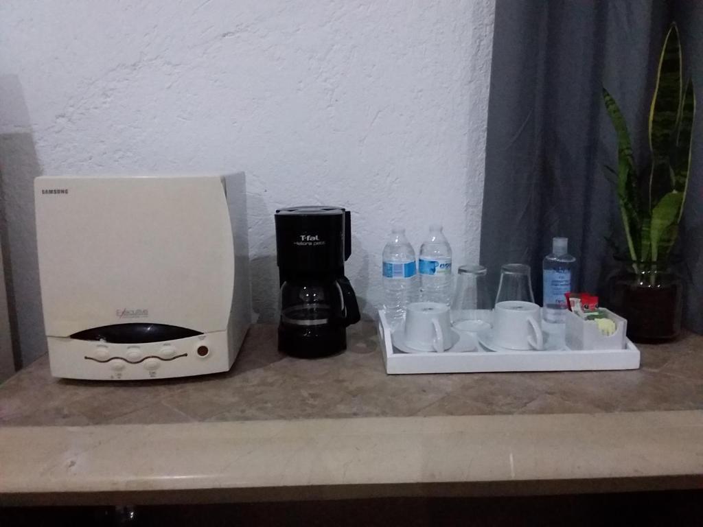 Příslušenství pro přípravu čaje a kávy v ubytování Junior suite Privada 7 min del Aeropuerto