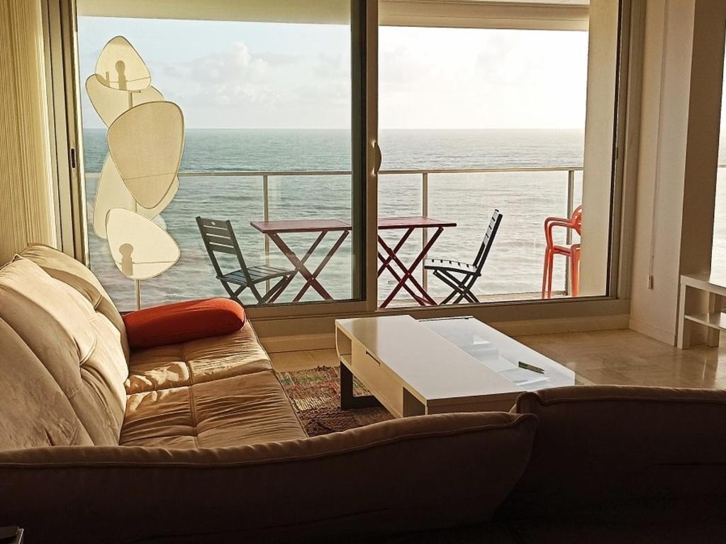 Fotografia z galérie ubytovania Appartement face mer aux Sables d'Olonne, 2 chambres, proche plage et commerces - FR-1-325-125 v destinácii Les Sables-dʼOlonne