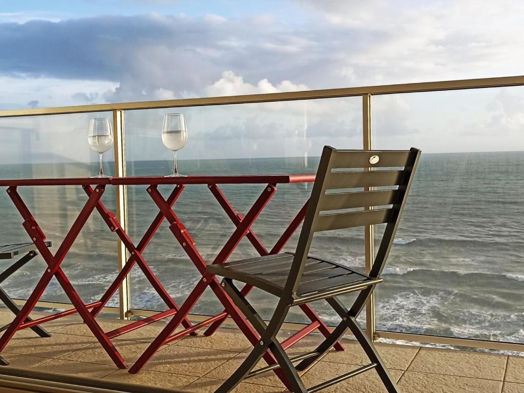 Fotografia z galérie ubytovania Appartement face mer aux Sables d'Olonne, 2 chambres, proche plage et commerces - FR-1-325-125 v destinácii Les Sables-dʼOlonne
