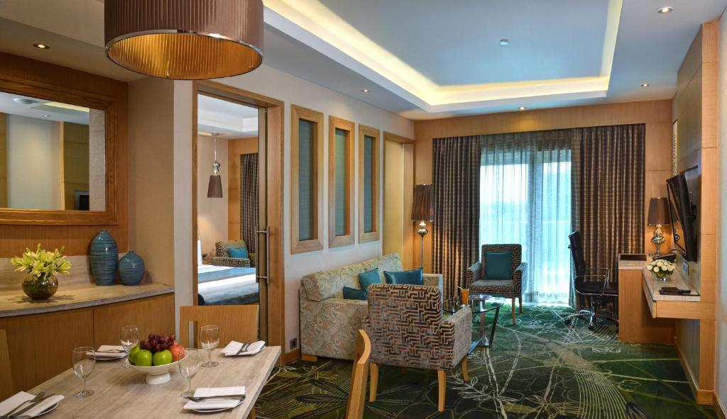 Posezení v ubytování Radisson Resort & Spa Kandla