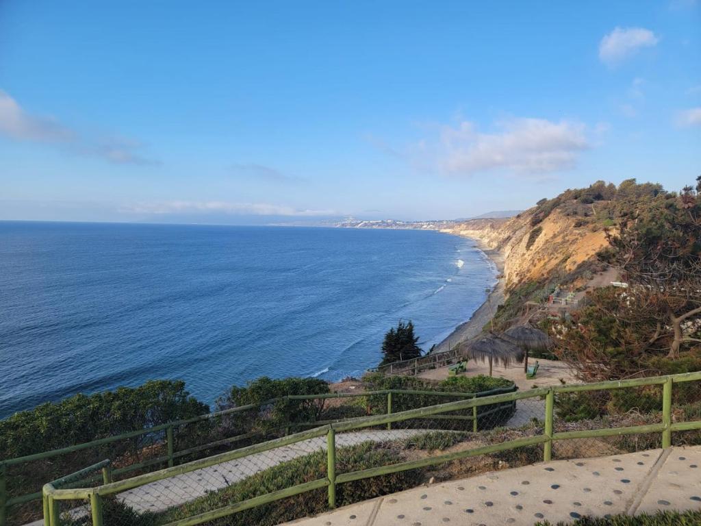 a view of the ocean from a hill at Departamento Costa Quilén, Puchuncaví. (10 min de Maitencillo) in Valparaíso