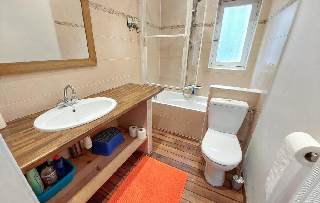 a small bathroom with a sink and a toilet at Stunning Home In Saint-palais-sur-mer With Wifi And 6 Bedrooms in Saint-Palais-sur-Mer