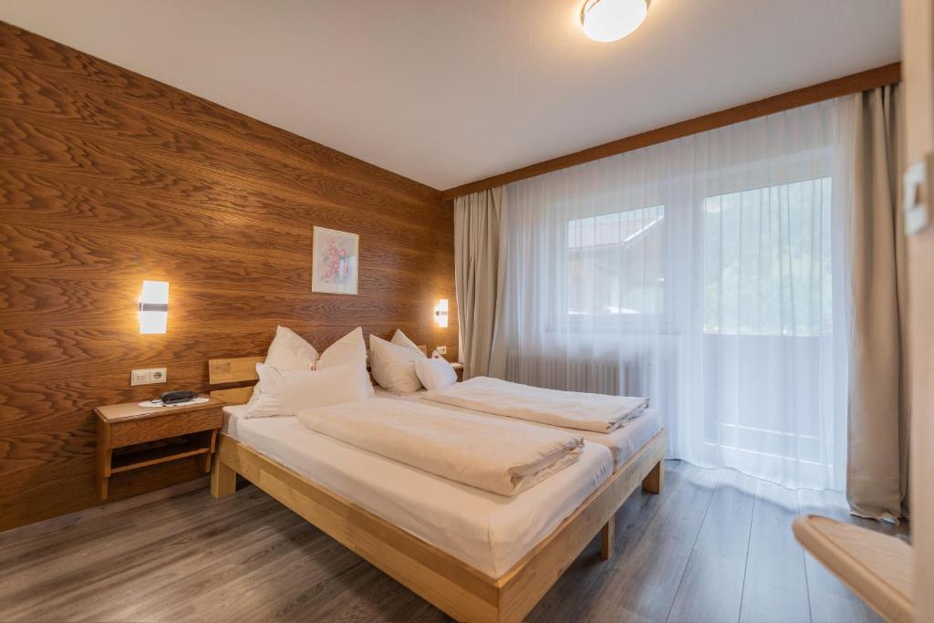 Postel nebo postele na pokoji v ubytování Pension Steinadler