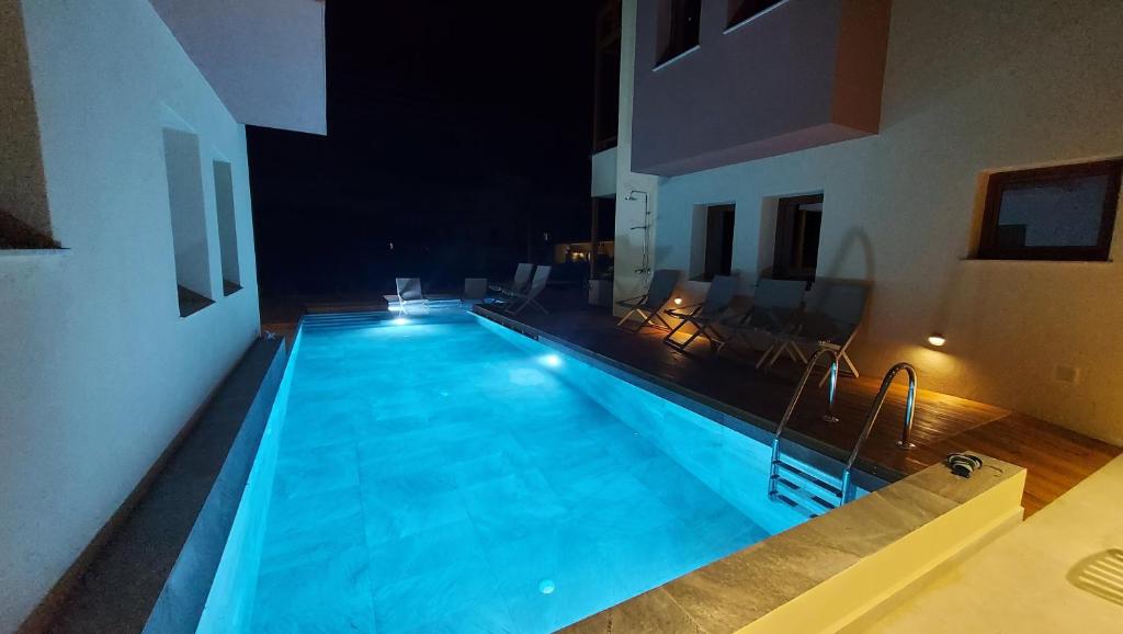 Bazén v ubytování Kynara Elegant Living nebo v jeho okolí