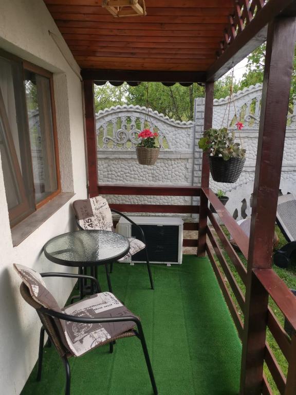 Balkón nebo terasa v ubytování La 3 Casute
