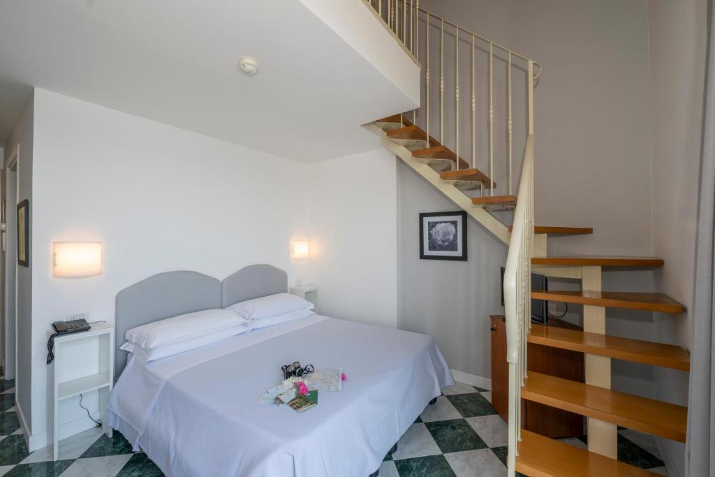 Postel nebo postele na pokoji v ubytování Hotel Beau Rivage