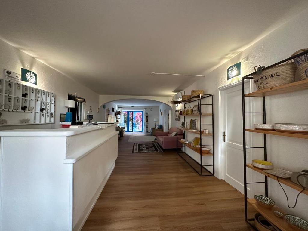 Kuchyň nebo kuchyňský kout v ubytování Hotel S'Ortale con Parcheggio interno e Ristorante all'aperto