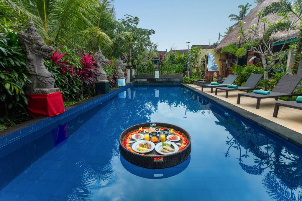 Bazén v ubytování Nawa Sakti Ubud Suite nebo v jeho okolí