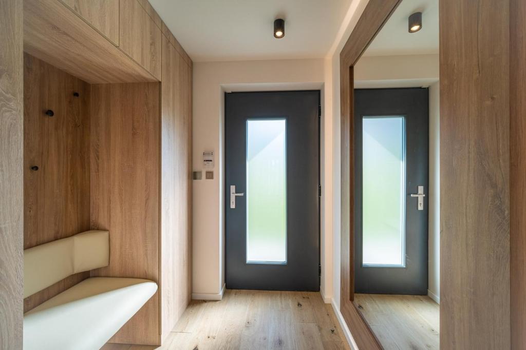 Postel nebo postele na pokoji v ubytování Holiday House U Hájenky 6L Lipno Home