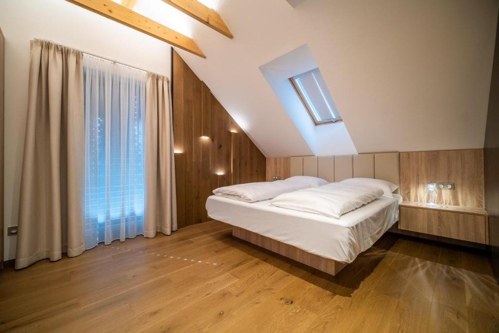 Postel nebo postele na pokoji v ubytování Holiday House U Hájenky 6L Lipno Home