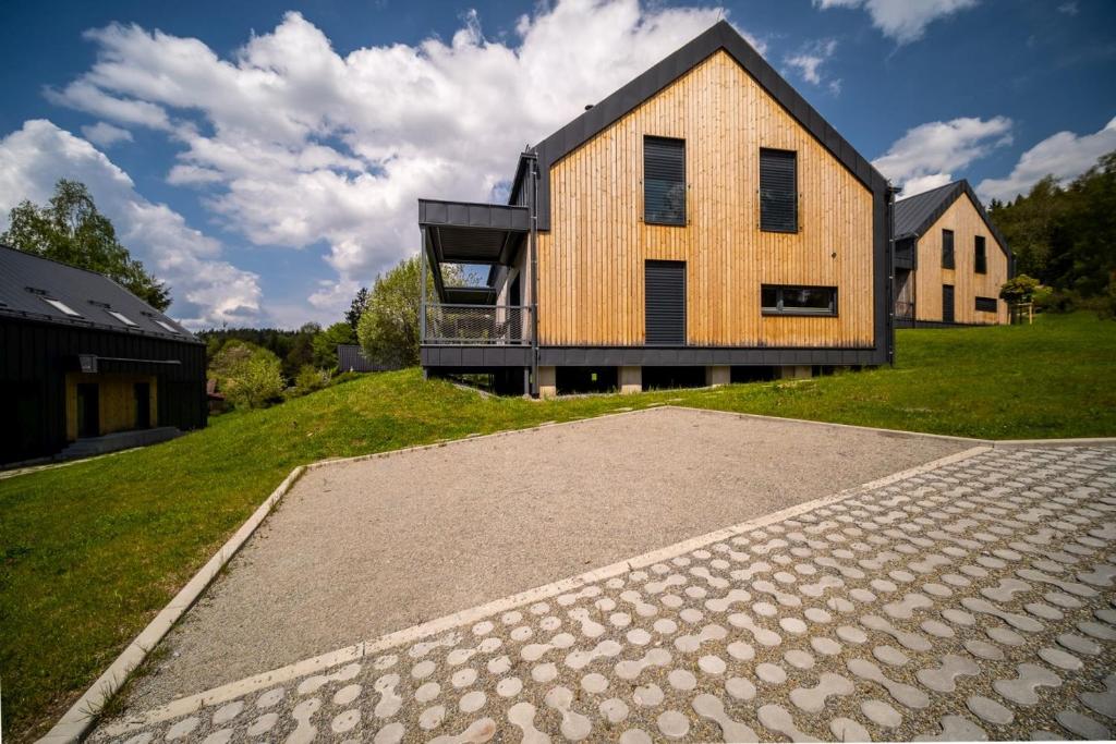 Budova, kde se prázdninový dům nachází