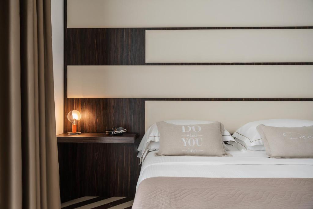 Postel nebo postele na pokoji v ubytování Dan Hotel