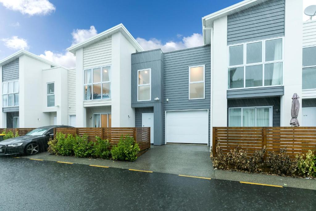 Comfy Stay Close to City Center - Resim 5