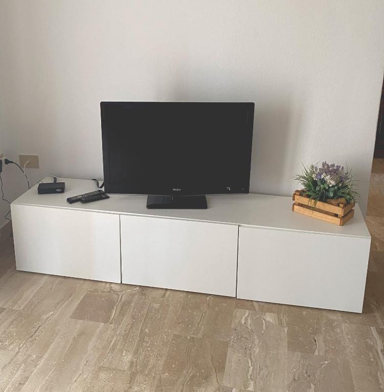 TV a/nebo společenská místnost v ubytování Marina Maria Apartment