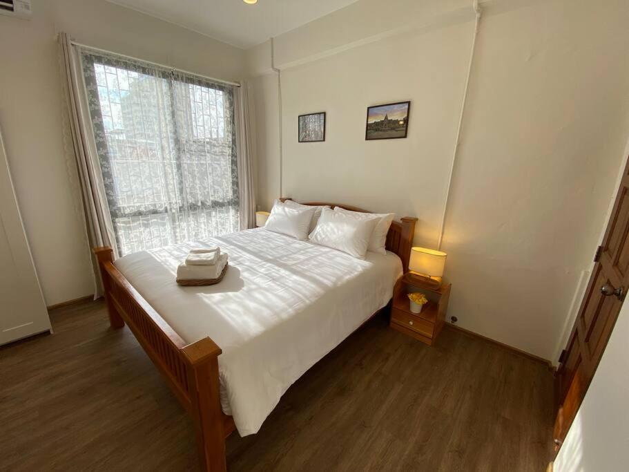 Postel nebo postele na pokoji v ubytování 1 min walk to BTS, 3 Bed 3 Bath, Entire House