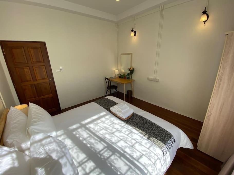 Postel nebo postele na pokoji v ubytování 1 min walk to BTS, 3 Bed 3 Bath, Entire House