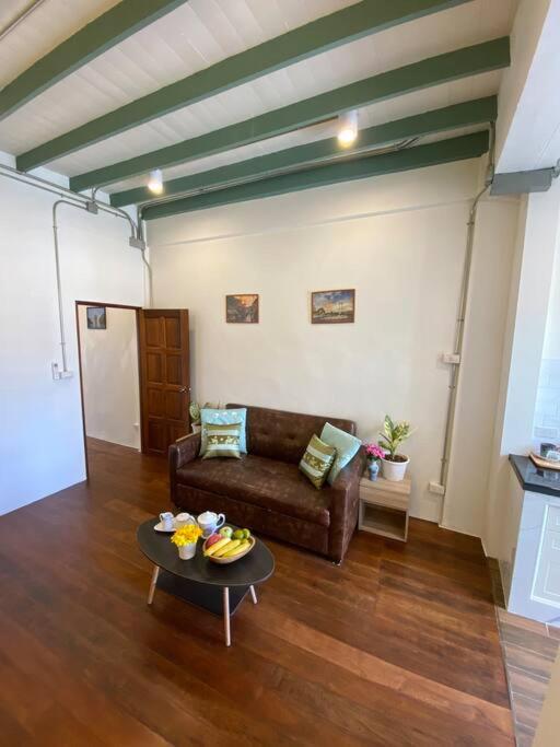 Posezení v ubytování 1 min walk to BTS, 3 Bed 3 Bath, Entire House